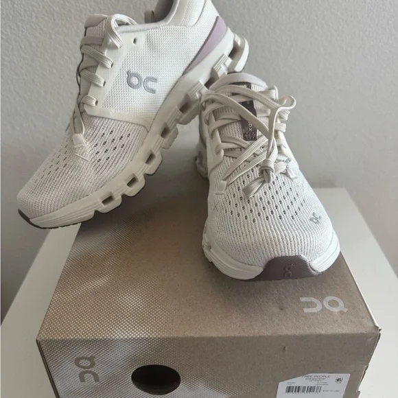 On Women's Cloud X 4 Training Shoes - Picture 5 of 5